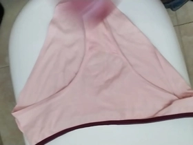 Corrida en bragas de mi mujer 90