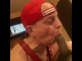 I was in las vegas on a business trip when this hot black bisexual guy hit me up on grindr and he wanted his 9” cock sucked off. please add comments and text me. he fed me two loads and then i jacked off after since i was so horny. motel 6 to the re