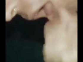 Gaby de 26 años hetero con novia quiere llenar la boca de leche a mariano bextor