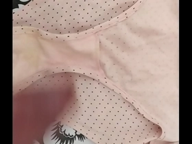 Corrida en bragas de mi mujer 87